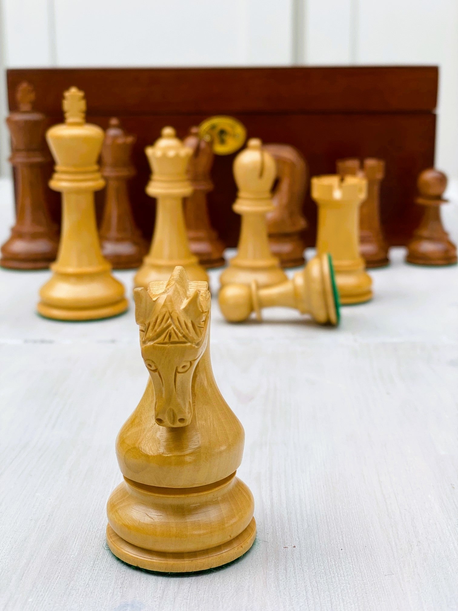 Leningrad Acacia Chess Pieces & Mahogany Box - Official Staunton™